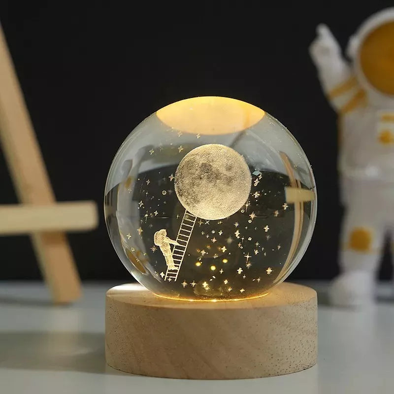 Lámpara LED astronauta subiendo a la luna con base de madera